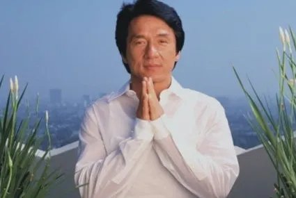 成龙宣传电影疑似腰伤复发是怎么