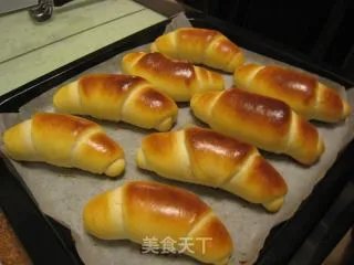 奶香面包——电动打蛋器和面、烤箱发酵法