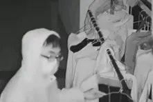 网曝某25岁男子穿短裙扮少女接近宿舍，他这样穿到底是为了什么？