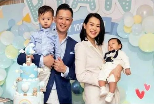 胡杏儿晒出三胎儿子正脸照,为何有了孩子以后家长都喜欢晒娃?