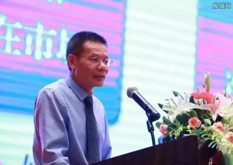 银行行长登山遇难 失足跌入悬崖深处当场毙命