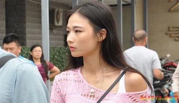 北京电影学院新生来了！美女帅哥云集吸引眼球