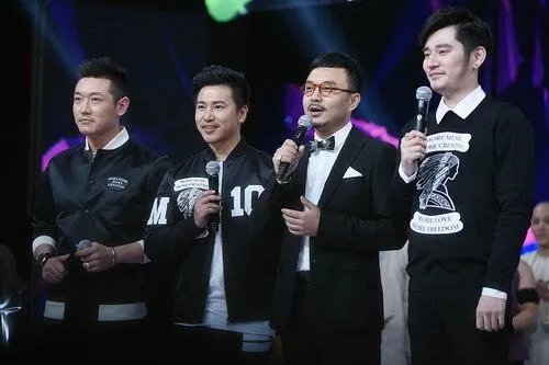 在湖南卫视2021跨年晚会上，钱枫怎么胖成这样了？