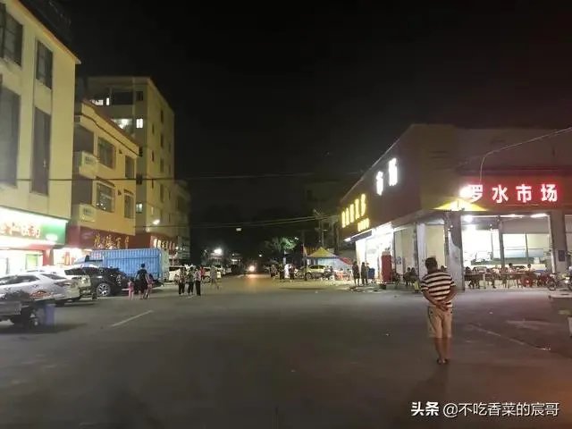 如果你是牵狗女孩，你会逃跑嘛？