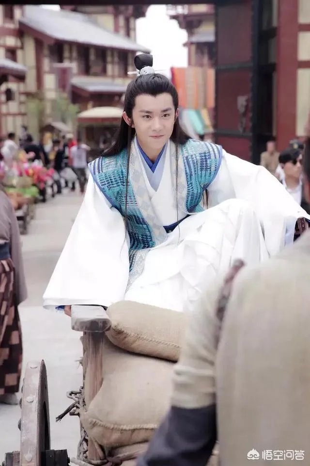 18年艺考生吴磊和易烊千玺，你觉得谁更受北电中戏的青睐？