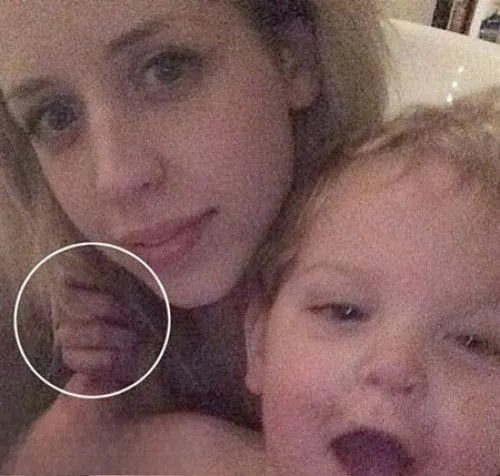 鬼手自拍怎么解释 拍照拍到不干净的东西真实案例