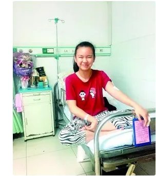 女孩为父挡刀是怎么回事？