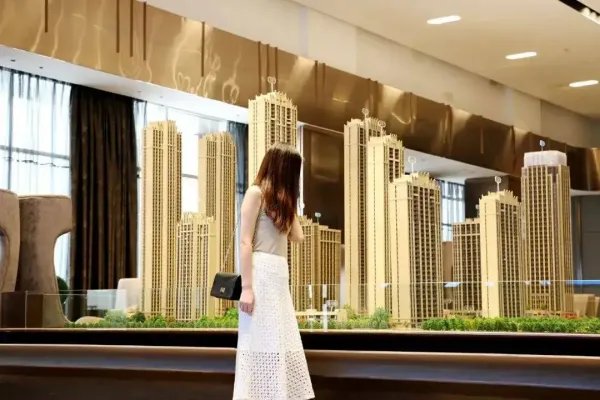 首套房贷利率进一步下行，十城市步入“3时代”，房地产行业回暖了吗？