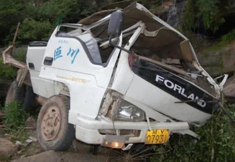 中国历史上发生的最严重的，死亡人数最多的车祸？