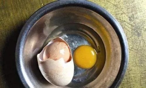鸡为什么会下双黄蛋？