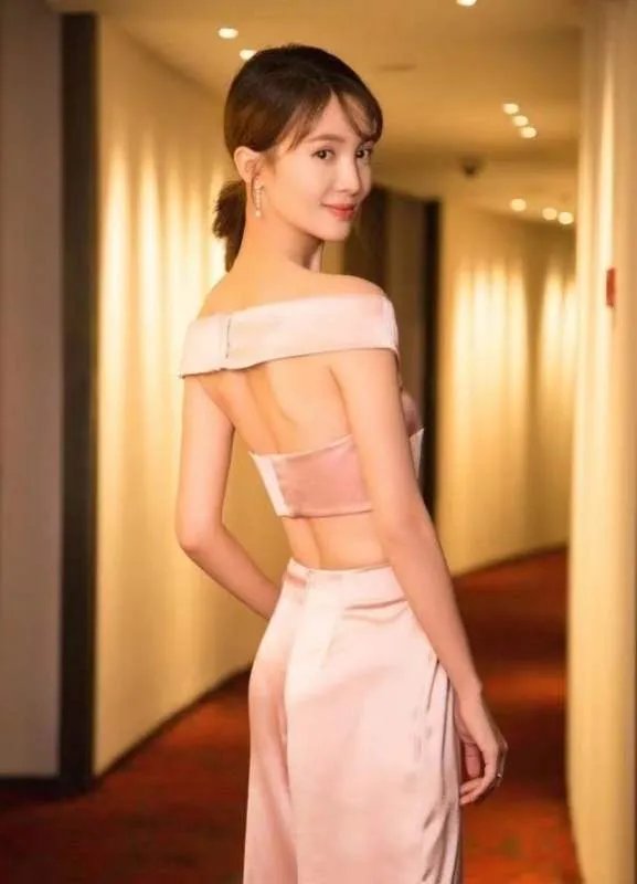 金晨脖子有14cm上热搜,但网友不买账,营销身体为何让人反感?