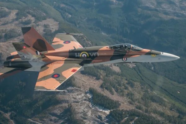 同属北美的加拿大和墨西哥,单论军事到底谁更厉害一些?