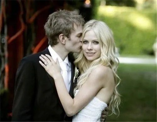 艾薇儿婚礼上的歌曲好听吗 2017浪漫婚礼背景音乐有