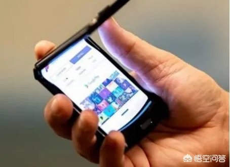 摩托罗拉新推出的折叠手机怎么样？值不值得买？