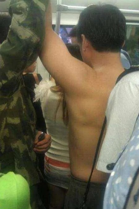 你坐地铁遇到最奇葩的一件事是什么？