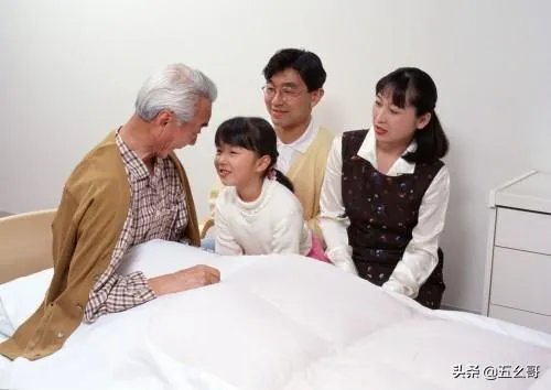 有女人说狗是她的伴侣，狗比人忠诚，比养熊孩子好，你怎么看？