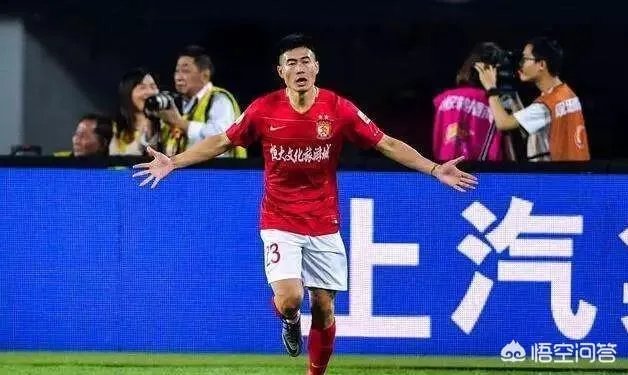 申花2比2战平恒大止住连胜，如何看待两支亚冠球队上下半场如此差异的表现？