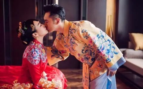 你如何看待钟丽缇和张伦硕的爱情？