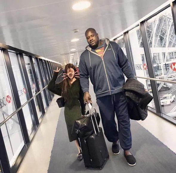 奥尼尔和普通人站在一块，是一个怎样的画面？