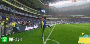 申花2比2战平恒大止住连胜，如何看待两支亚冠球队上下半场如此差异的表现？