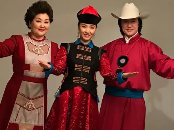 吉祥三宝中，爸爸去世，妈妈隐退，女儿如今怎么样了？