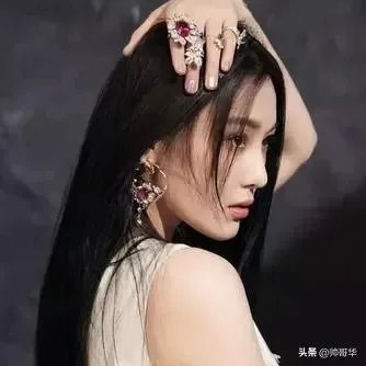 武林风第一美女李叫什么名字？