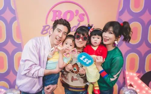 贾静雯晒女儿们的近照，你觉得她的女儿们可爱吗？