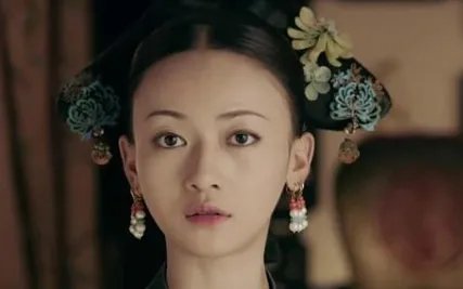 清朝的后宫妃嫔有八个等级，她们的收入由哪三部分组成？