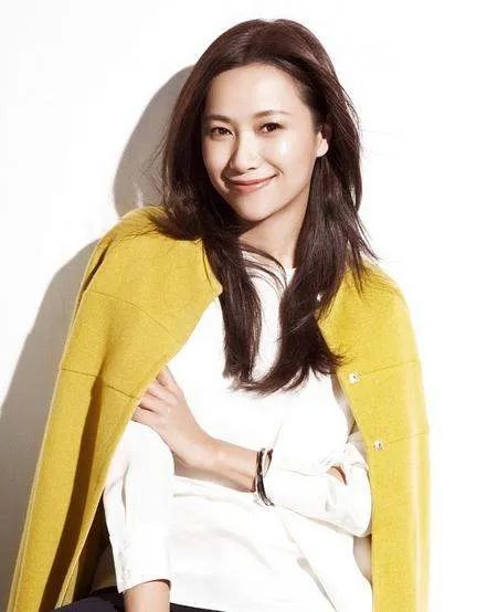 与徐静蕾同居5年,与周迅传出暧昧,黄觉为何最后娶了网红麦子?