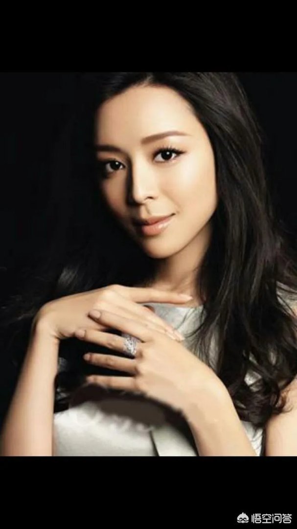 曾经在娱乐圈中红极一时的女明星张静初。为什么惨遭雪藏?