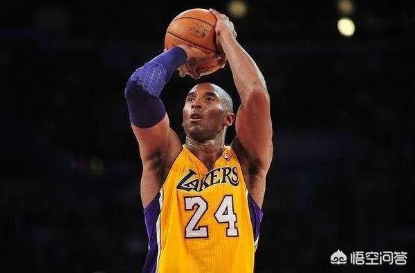 霍华德当年作势肘击科比,科比毫不退缩,他是毫无畏惧还是认为魔兽不敢肘击他?