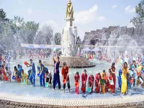 傣族泼水节的来历