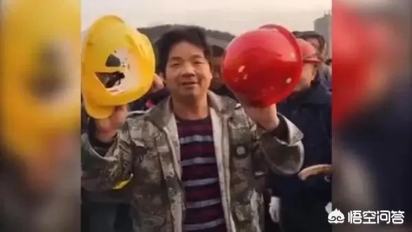 为什么敲碎安全帽的农民工窦师傅火了以后会失业，总是被用工单位拒绝而找不到工作？