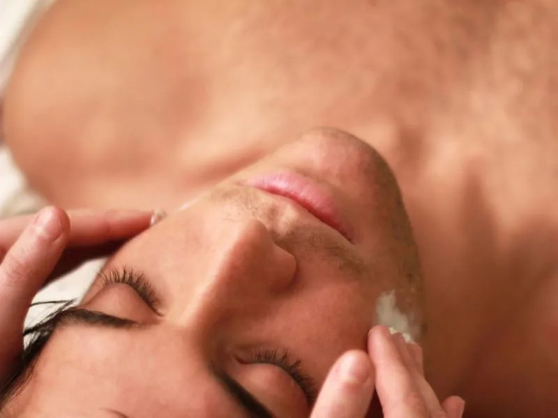 男生脸部皮肤保养