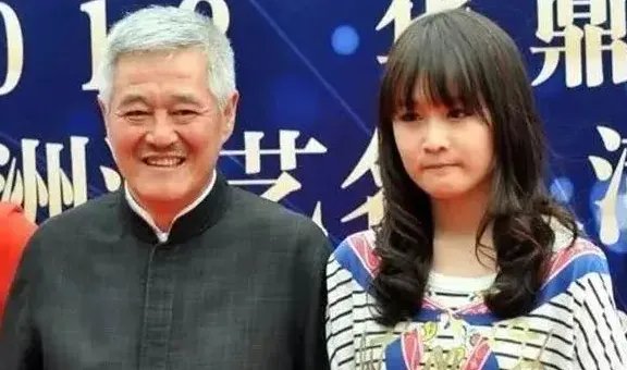 赵本山妻子再为女儿婚事着急，为什么球球的婚事现在还没着落