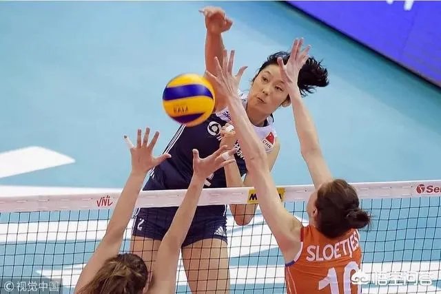 女排世联赛总决赛中国对阵巴西女排，巴西25-20拿下第一局，你怎么看？