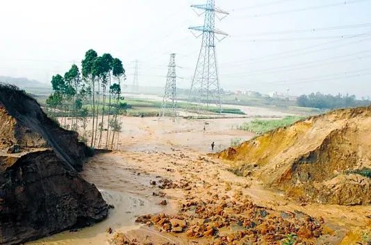 决堤是什么意思?