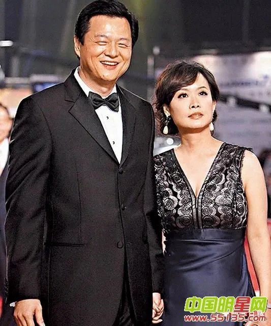 第46届金马奖颁奖典礼上坐在第一排，吴彦祖旁边的那个女星是谁？