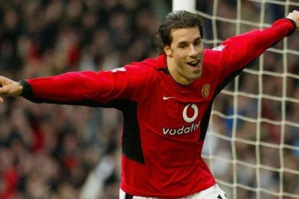 C罗和范尼哪个强