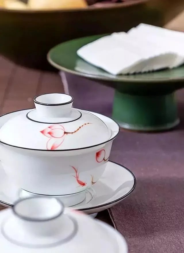 180㎡带庭院的中式原木风,客厅背景墙太美了!