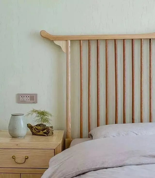 180㎡带庭院的中式原木风,客厅背景墙太美了!