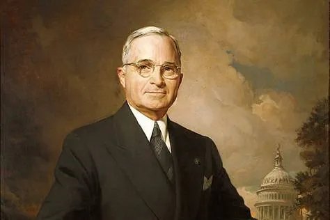 在美国总统初选时，有哪些不被看好最后却异军突起的例子？