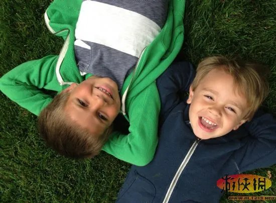 谁更靓丽?对比iPhone4S!iPhone5官方曝样张