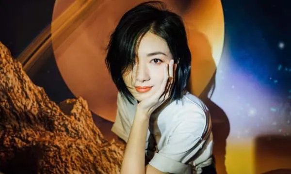 为什么都说万茜人设崩塌了，她都做了哪些事情？