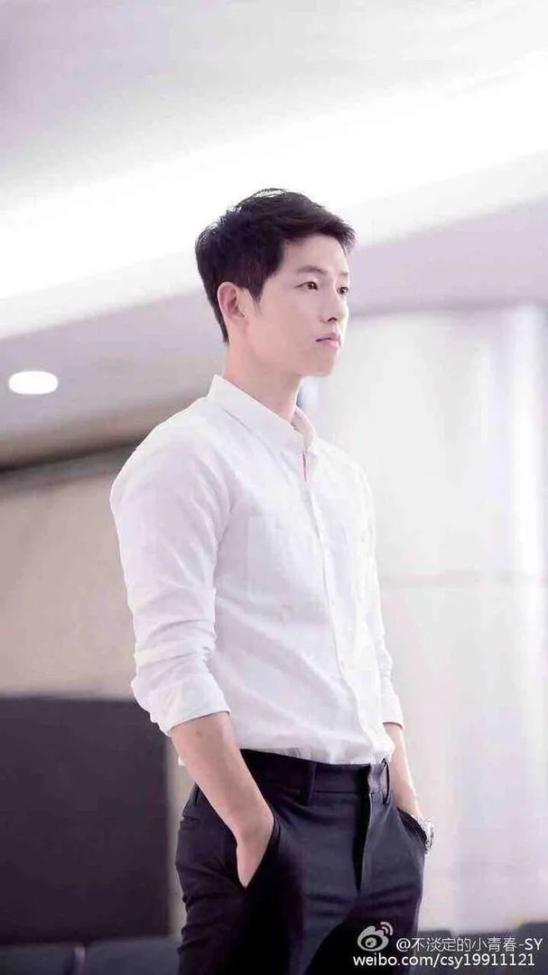 你们更喜欢看自己偶像演的电视剧电影还是她们录制的综艺节目?