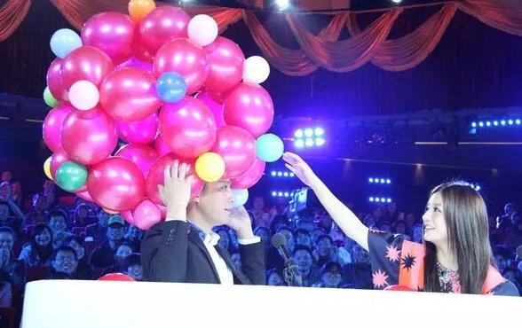 中国达人秀赵薇唱歌 苏有朋犯二惹人爱