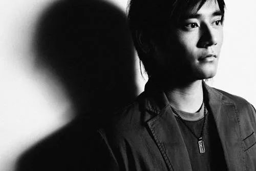 在湖南卫视2021跨年晚会上，钱枫怎么胖成这样了？