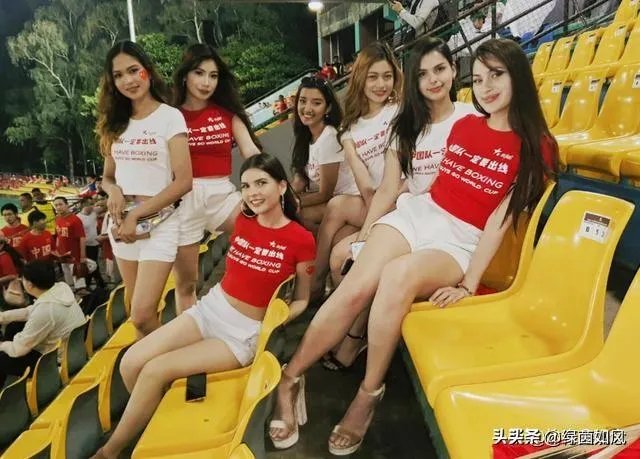 世预赛中国队vs菲律宾看台风景被忽略，美女组团为国足加油，为何都是外国人的模样？