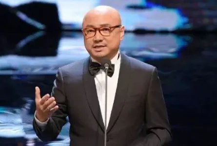 徐峥新片惹争议,拍摄地全是人造雪无人处理,周边商铺愤怒报警,咋回事?