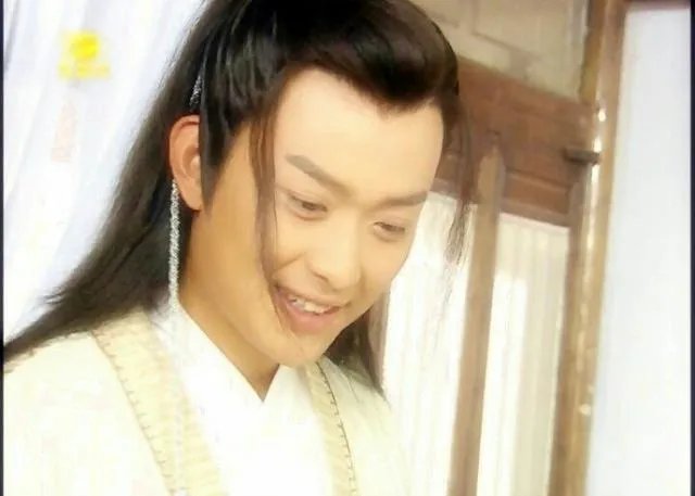 有哪些明星年轻时的颜值被低估了?